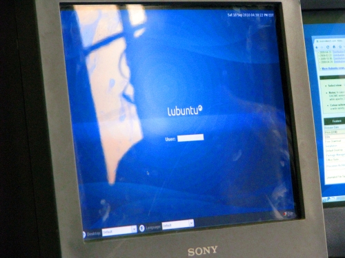An old Sony screen shows the startup screen for Lubuntu